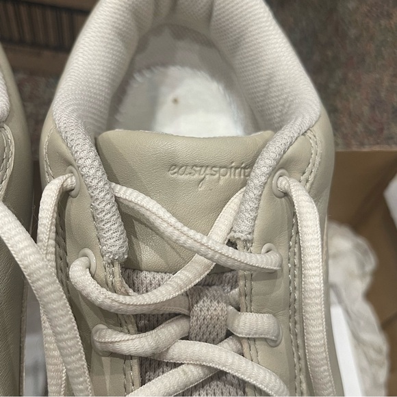 Easy Spirit Size 8 Women’s Esfeather Leather Light Natural Lace Up Shoes - Picture 3 of 6